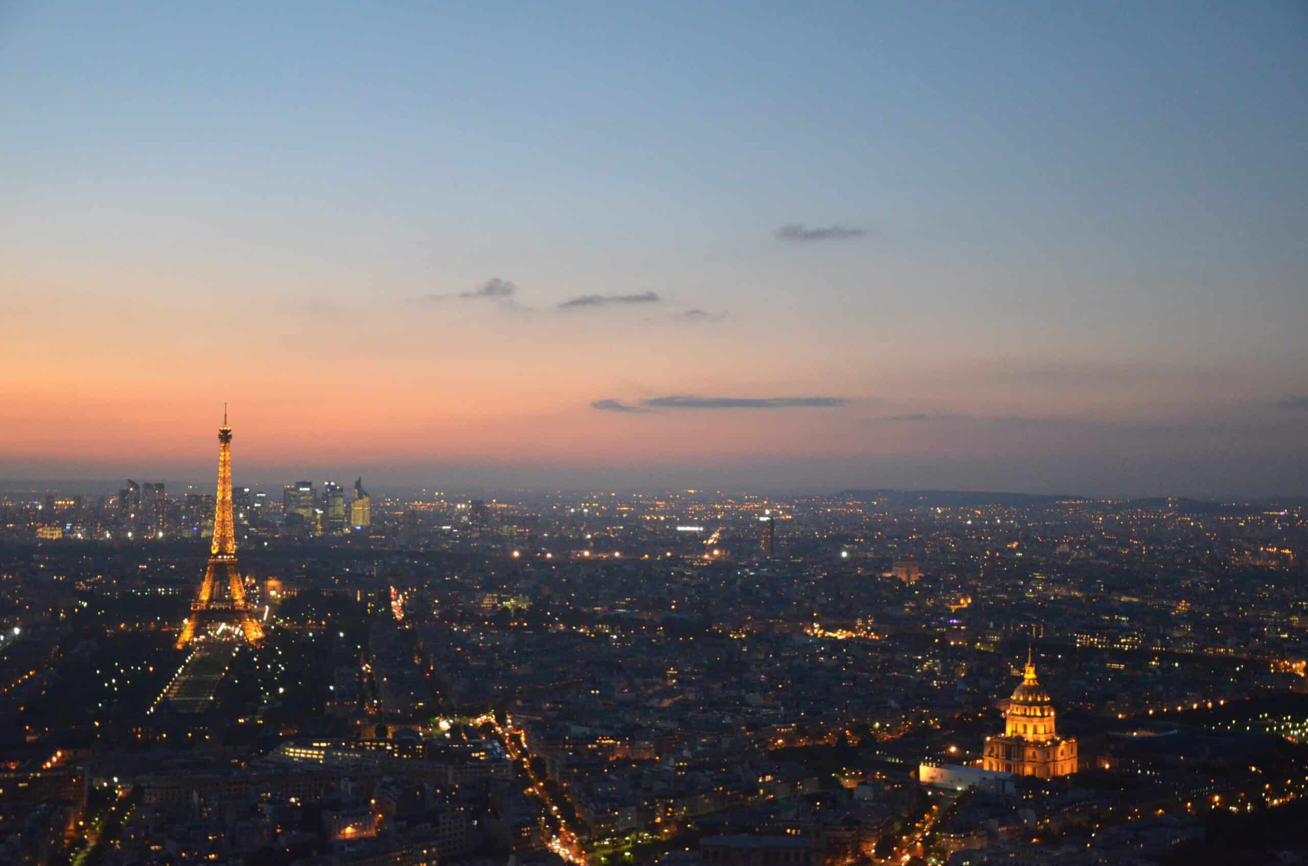 la tour Eiffel illuminée pour la nuit du Nouvel An