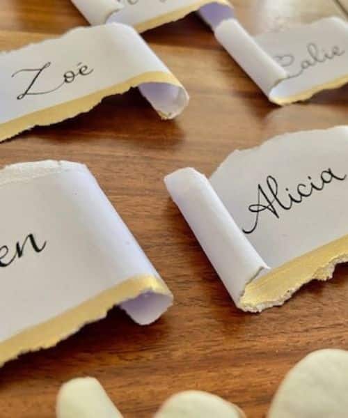 plan de table mariage parchemin noms invités