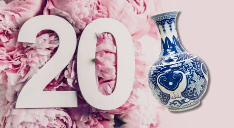 chiffre 20 sur fleur rose vase chine porcelaine blanc et bleu