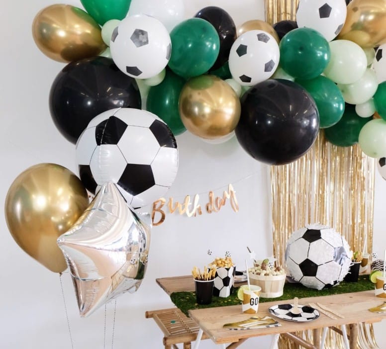 décoration ballon football anniversaire theme vert noir or table