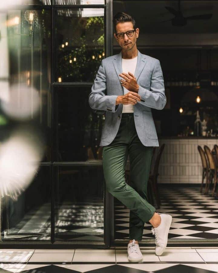 costume homme invité mariage blazer gris chinos vert simple