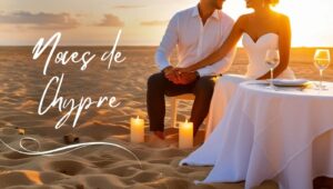 couple romantique assis sur une plage au coucher du soleil, se tenant la main, avec une table élégante dressée à proximité (verres à vin, chandelles) : noces de chypre