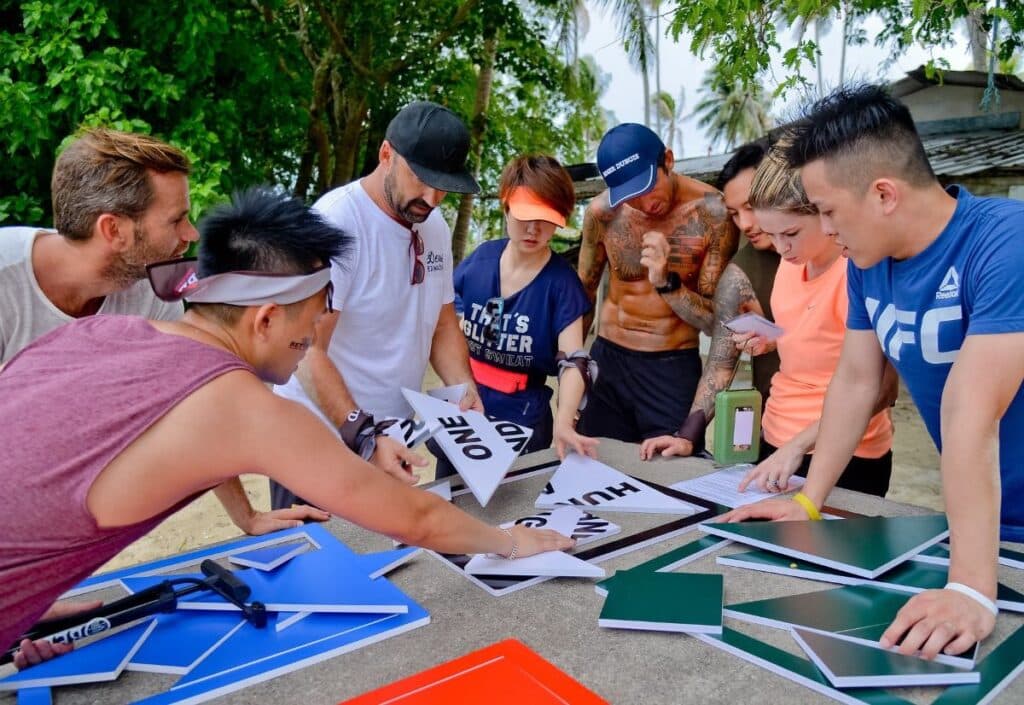 activité en extérieur énigme puzzle koh lanta pekin express team building entreprise défi jeu équipe