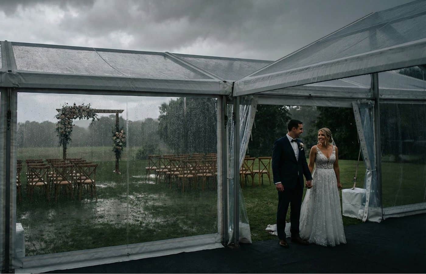 tente barnum transparent pluie jour de cérémonie mariage