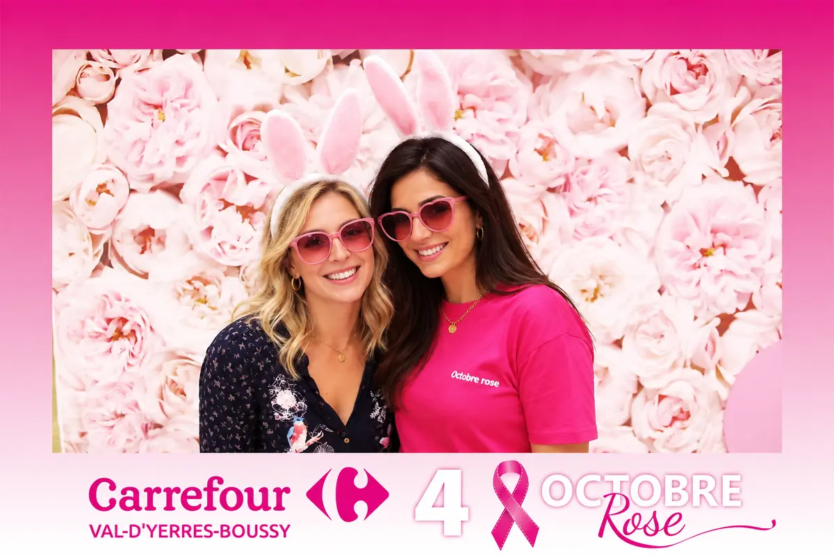 Tirage photobooth au Carrefour Val d'Yerres à Boussy-Saint-Antoine, devant un mur de roses
