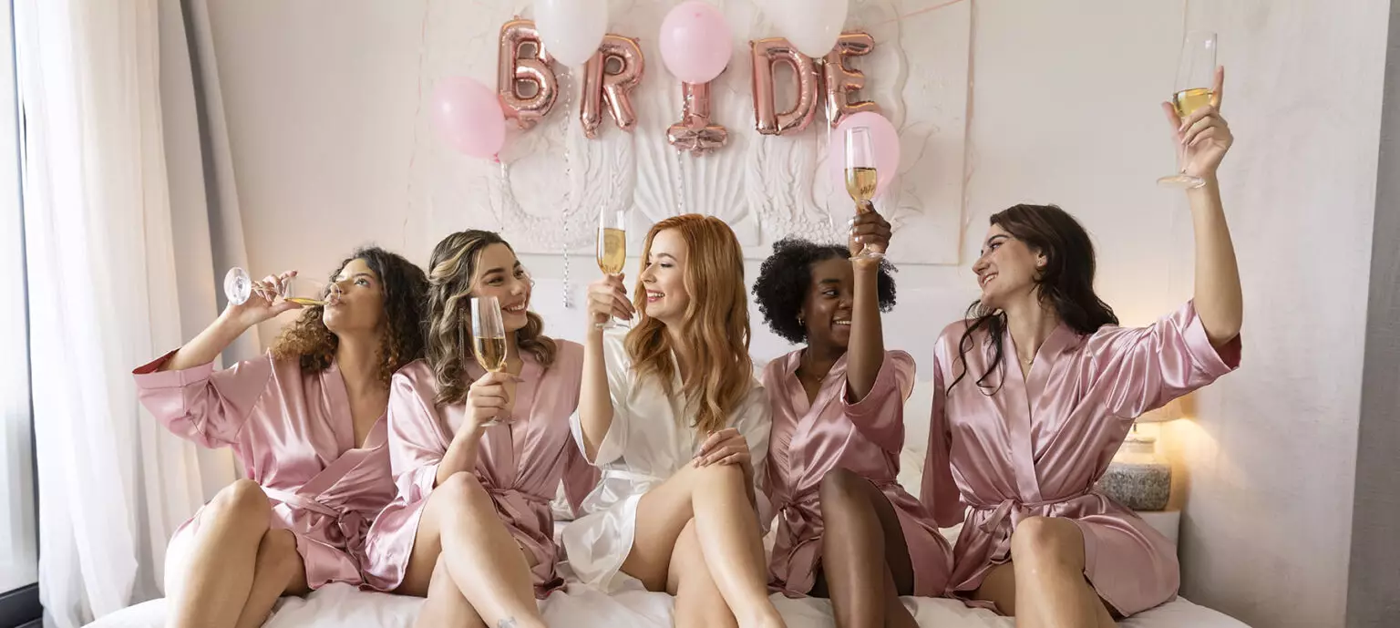 bride party femme evjf ballon couleur pastel or rose verre de champagne
