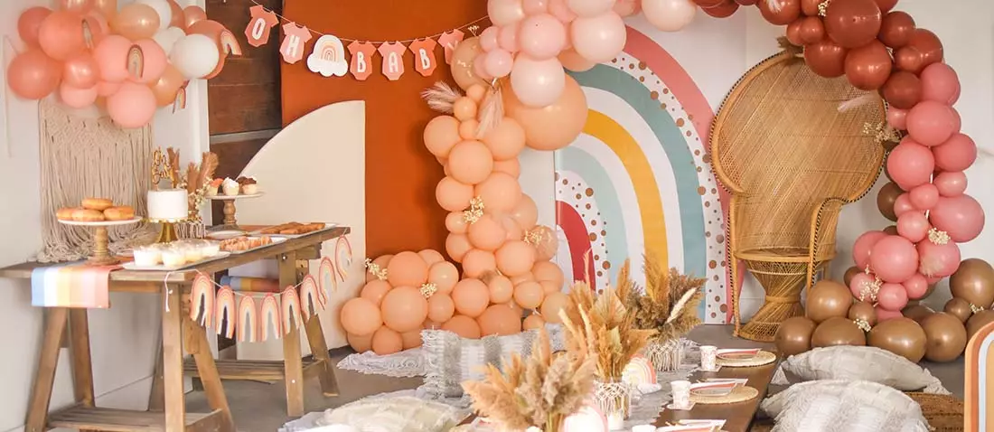 décoration baby shower boheme boho ballon pastel orange rose cuivre arc en ciel