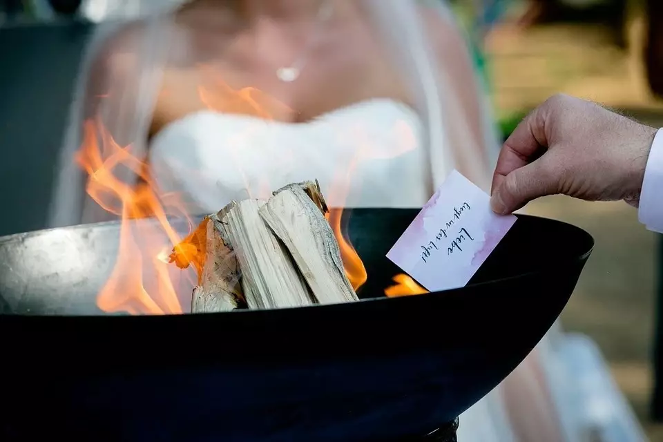 brûler les voeux de mariage feu de camp cérémonie laique activités animation