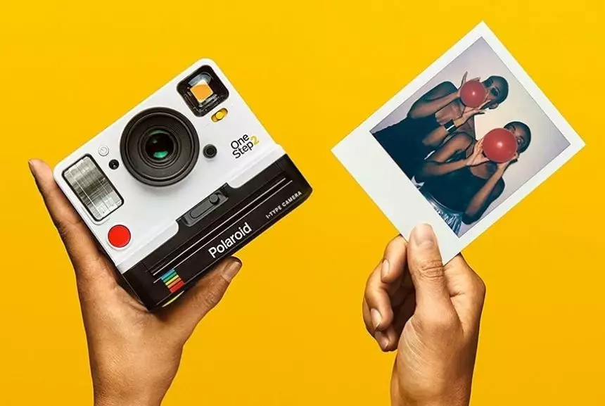 appareil photo polaroid format impression carré nostalgie vintage