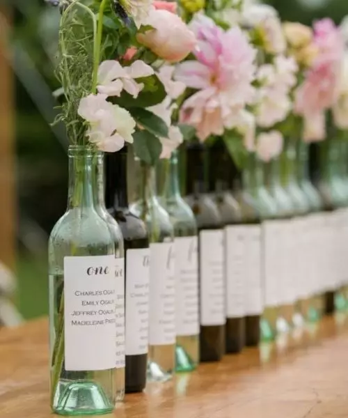 plan de table mariage vase bouteille récup ecologie original fleur rose
