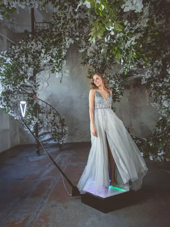 robe de mariée blanche mariage photobooth 360 spinner videobooth decoration fleurs